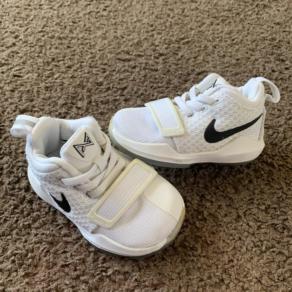 Nike shoes size 4